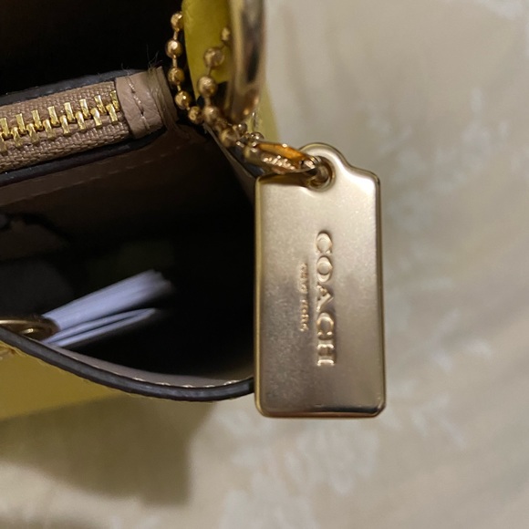 Like New Coach mini bucket bag. - Picture 5 of 6